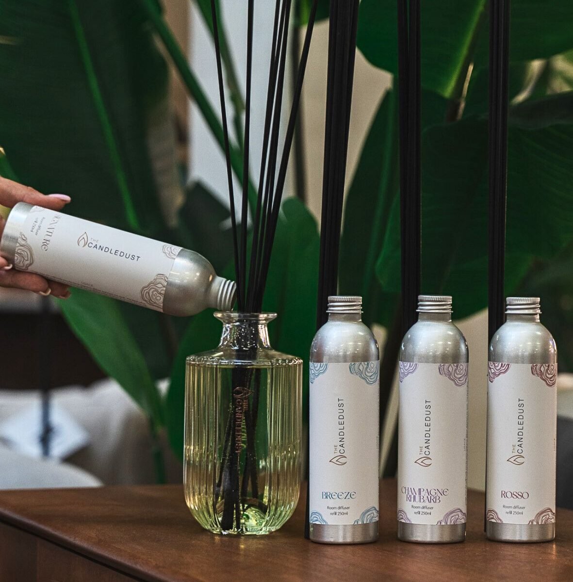 Namų kvapo difuzoriaus papildymas „Breeze“ – 250 ml (su lazdelėmis)