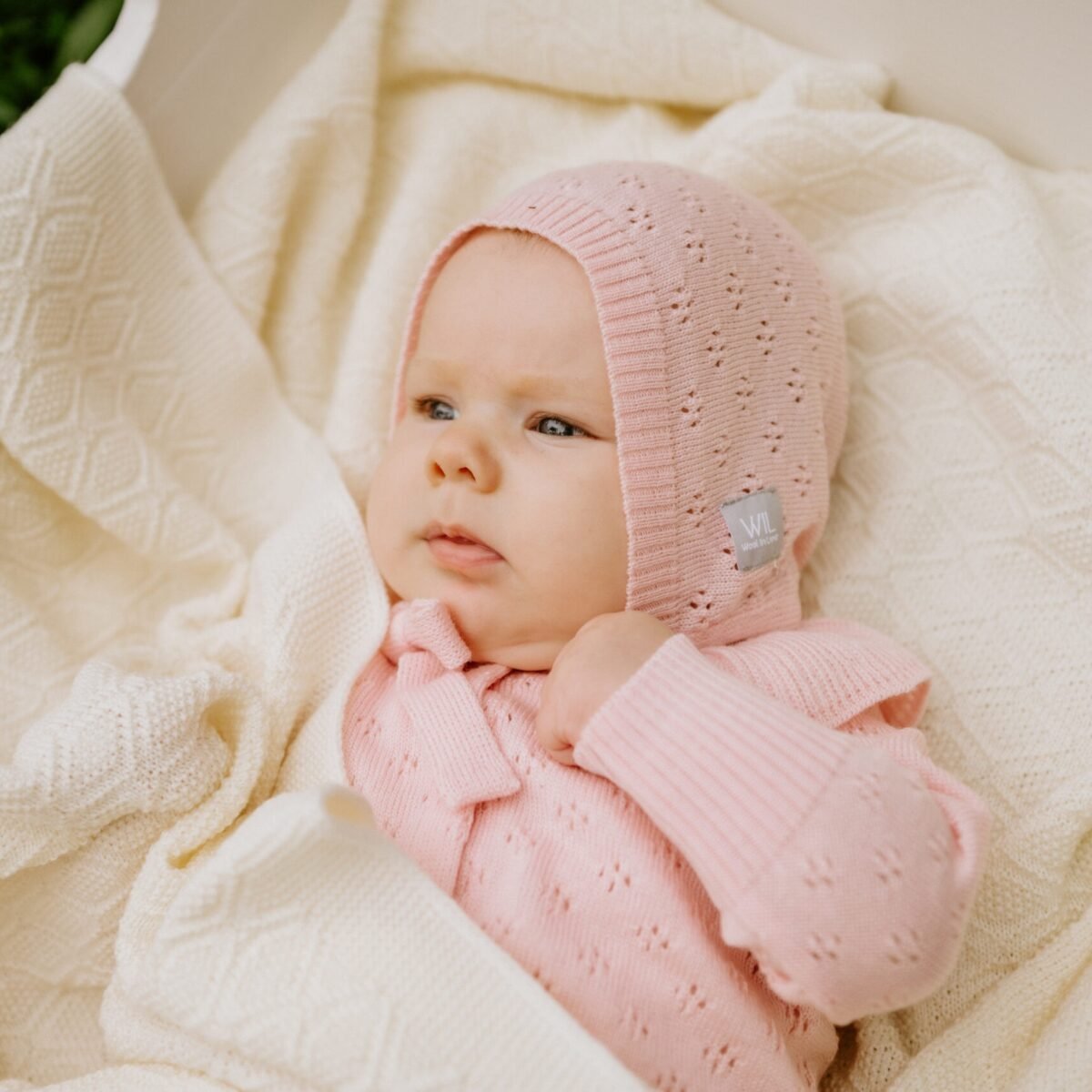 HAPPINESS merino vilnos dovanų rinkinys kūdikiui – antklodė, kombinezonas ir kepurė