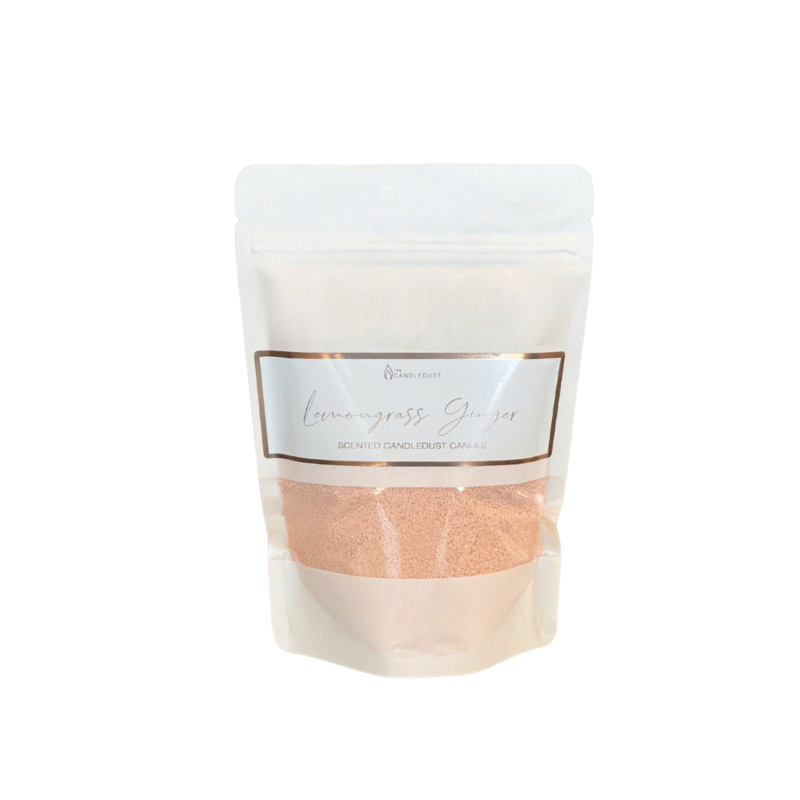 Žvakių papildymo rinkinys - Citrinžolė ir imbieras 330g – Candledust Miltelinės žvakės papildymo rinkinys „Lemongrass Ginger“ – 330 g (su 2 dagtimis)