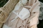LOVE merino vilnos dovanų rinkinys kūdikiui – antklodė ir kepurėlė
