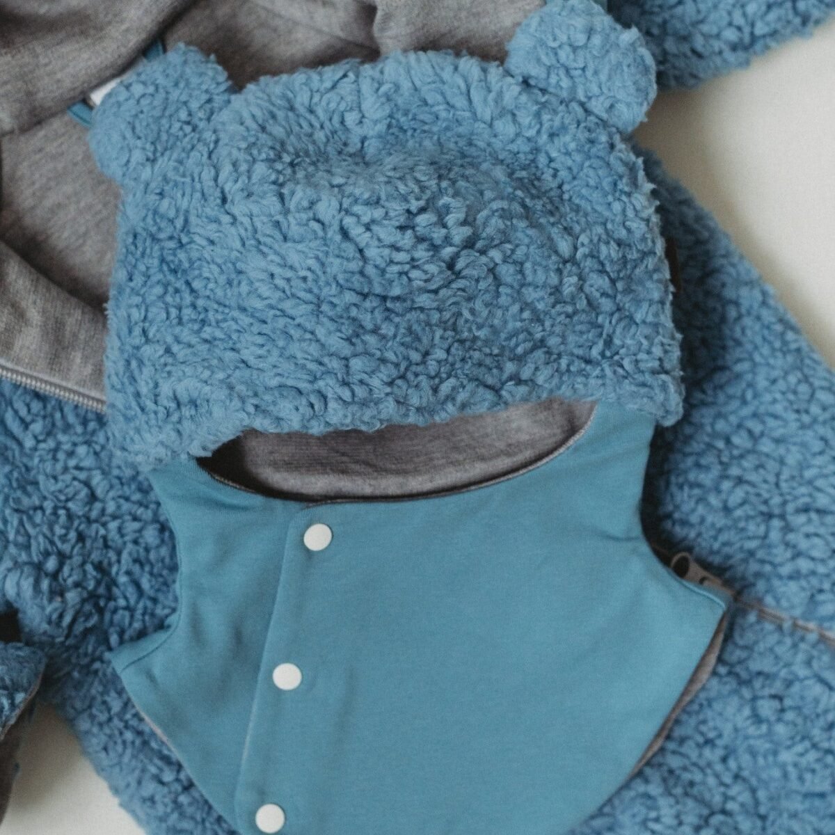 Merino vilnos šalmukas kūdikiams THEO